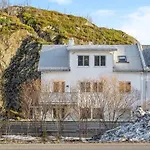 5 Bedroom With Svolvaergeita View Villa Svolvær