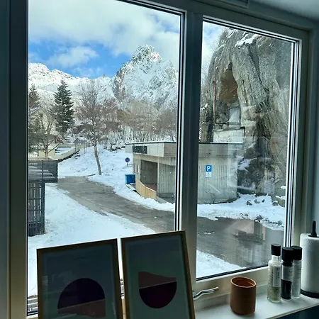 5 Bedroom With Svolvaergeita View