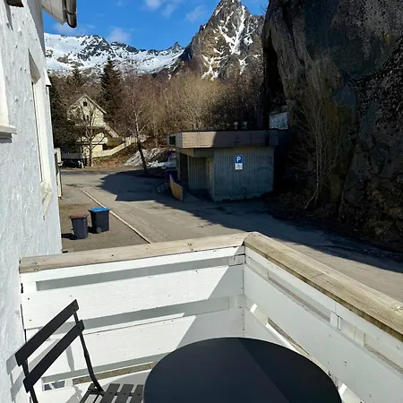 Vila 5 Bedroom With Svolvaergeita View