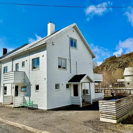 5 Bedroom With Svolvaergeita View Villaer