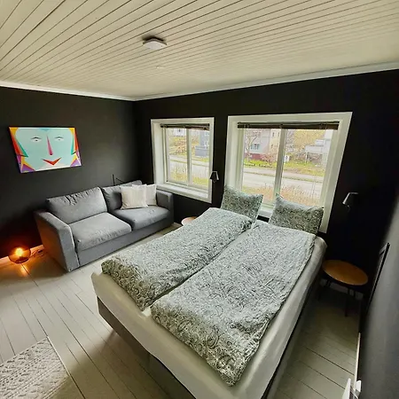Villa 5 Bedroom With Svolvaergeita View