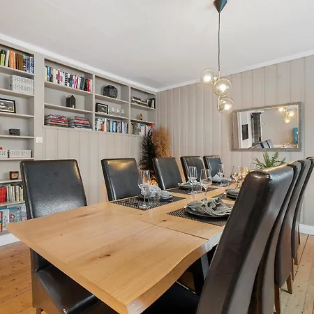 5 Bedroom With Svolvaergeita View Vila Svolvær