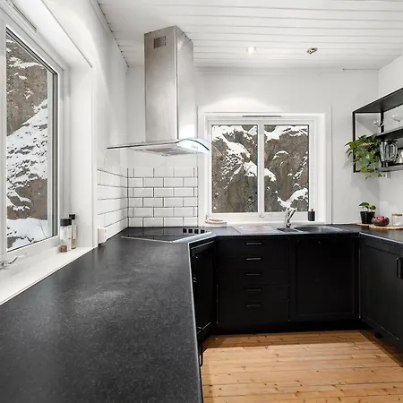 5 Bedroom With Svolvaergeita View Vila