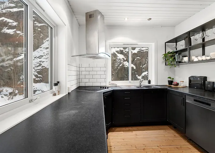 5 Bedroom With Svolvaergeita View Vila