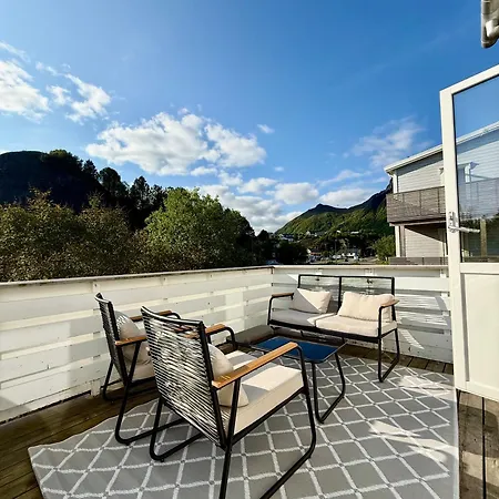 5 Bedroom With Svolvaergeita View